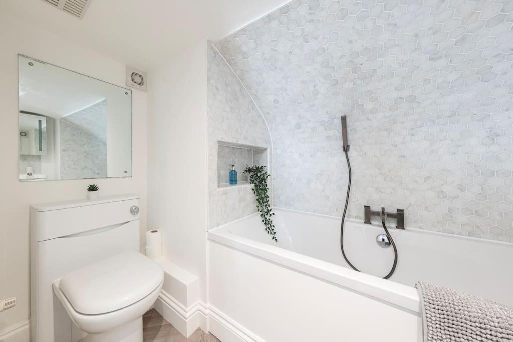 Spacious Apartment - 5 Minutes Walk To Bath Abbey Kültér fotó